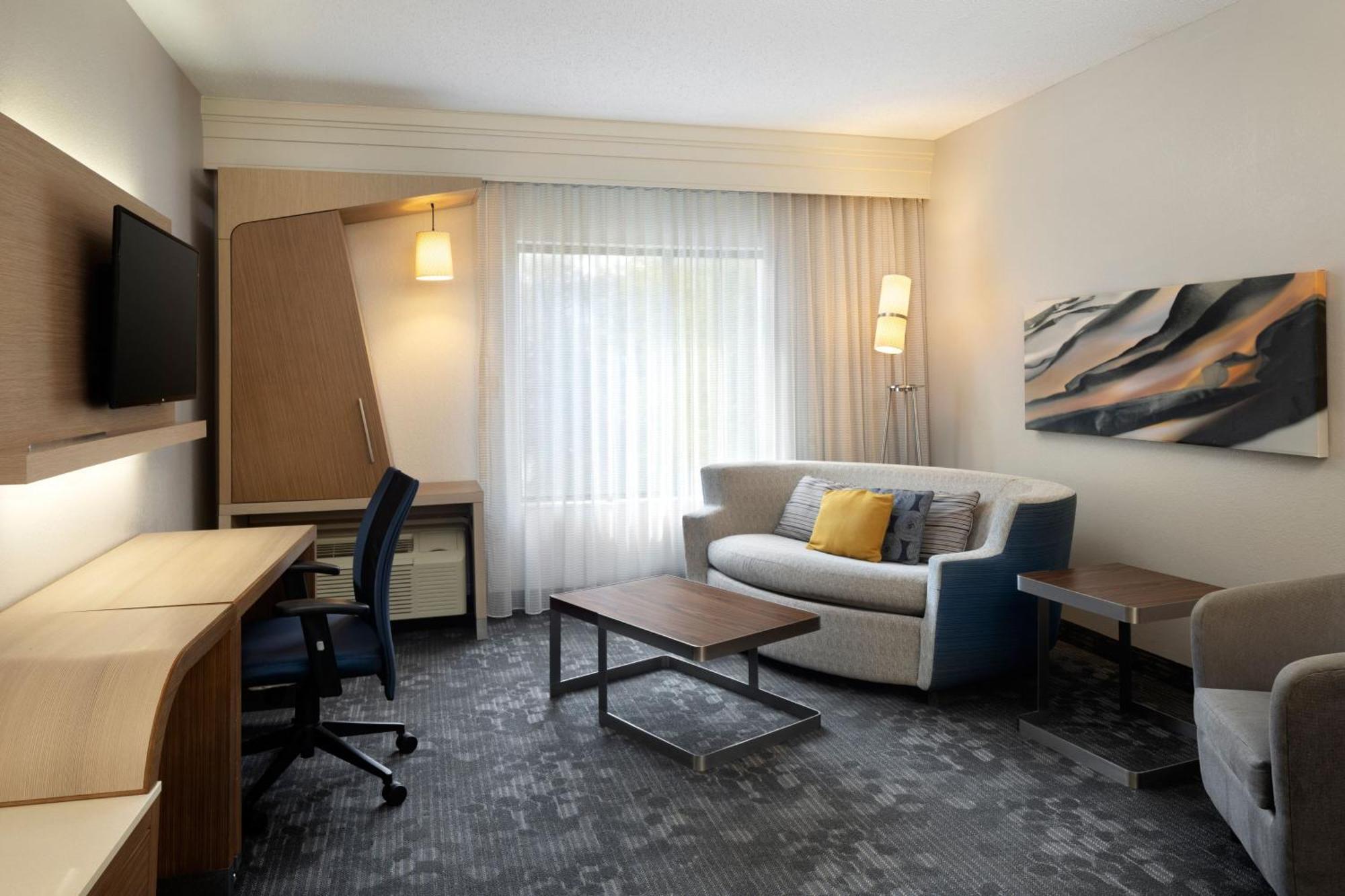 Courtyard By Marriott- Austin Hotel